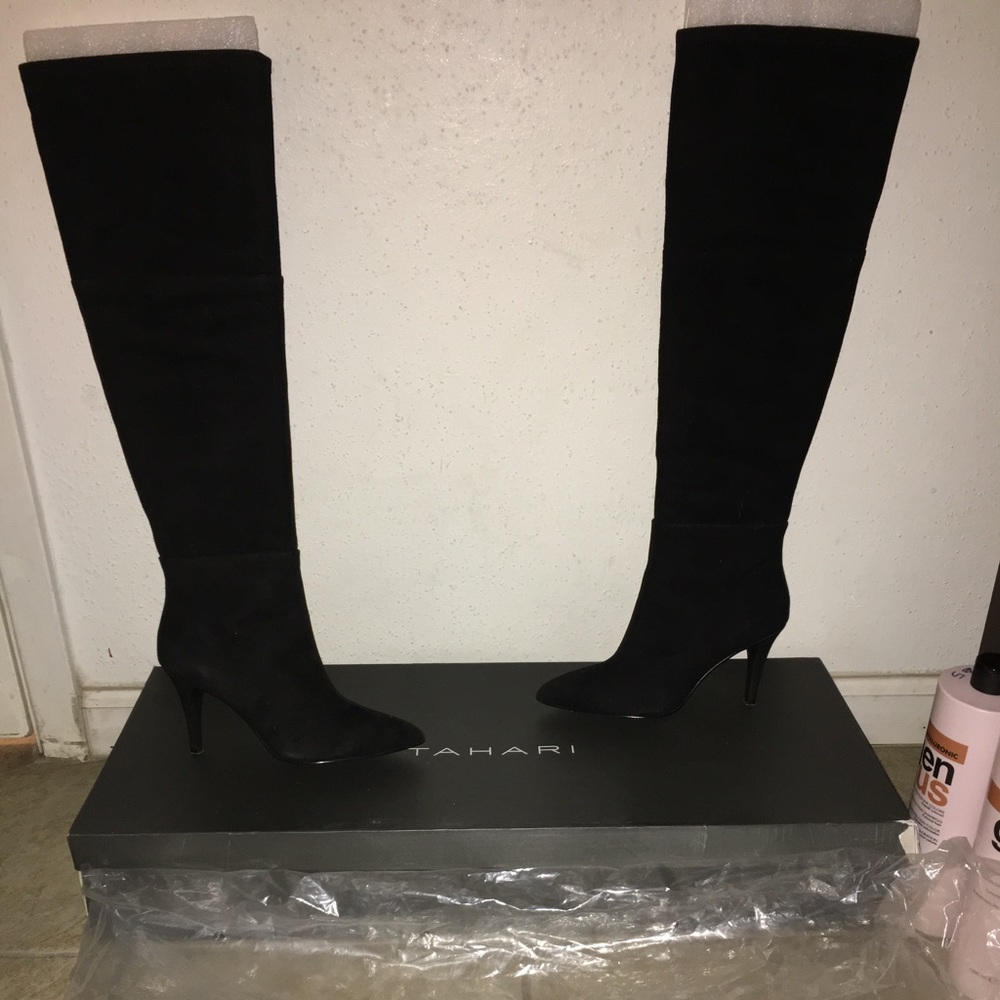 Tahari knee high boots 💖